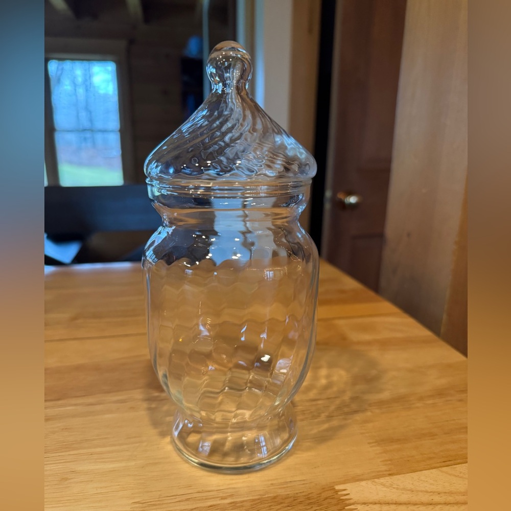 Apothecary Jar Glass Twisted Swirl with Lid.